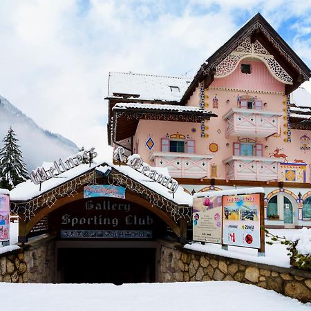 Hotel Soreghes Gran Chalet Campitello di Fassa Bagian luar foto