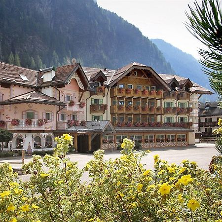 Hotel Soreghes Gran Chalet Campitello di Fassa Bagian luar foto