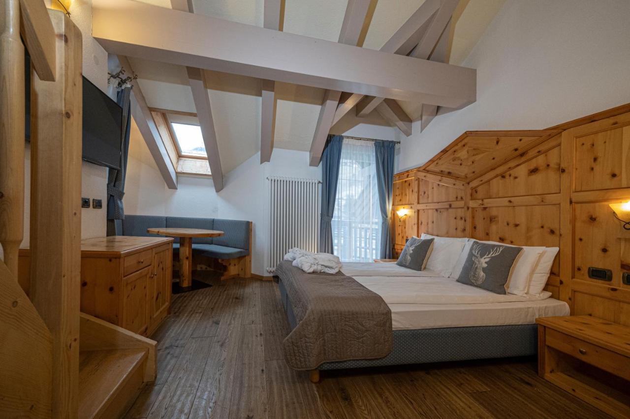 Hotel Soreghes Gran Chalet Campitello di Fassa Bagian luar foto