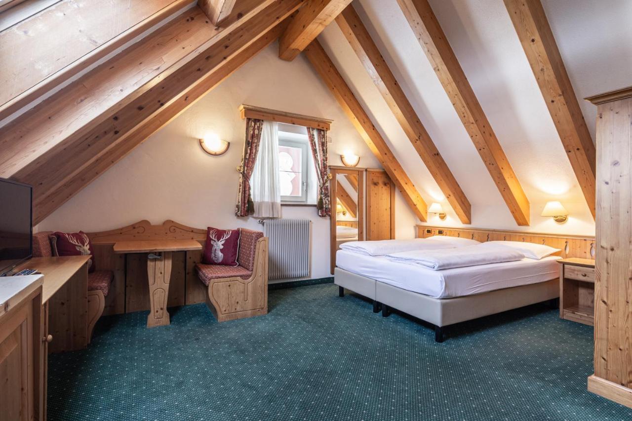 Hotel Soreghes Gran Chalet Campitello di Fassa Bagian luar foto