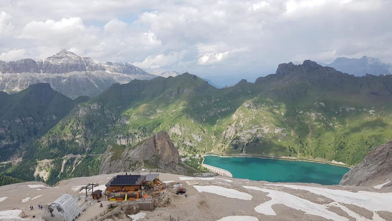 Hotel Soreghes Gran Chalet Campitello di Fassa Bagian luar foto