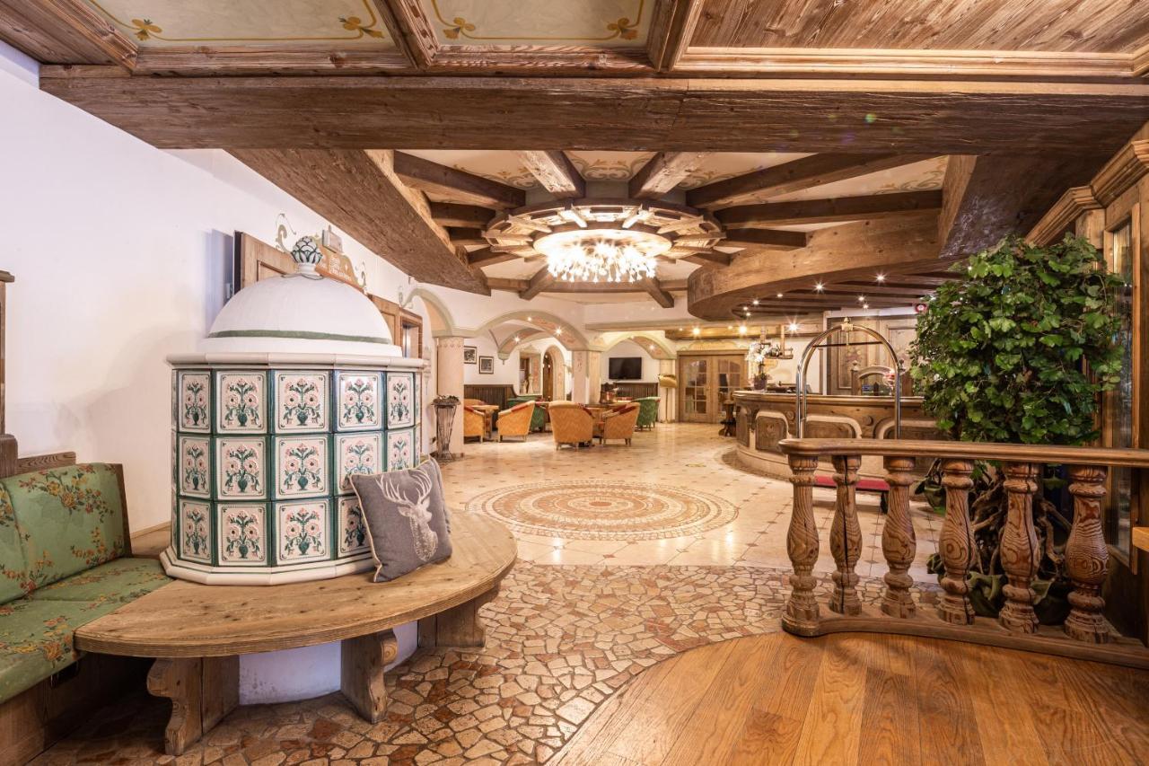 Hotel Soreghes Gran Chalet Campitello di Fassa Bagian luar foto