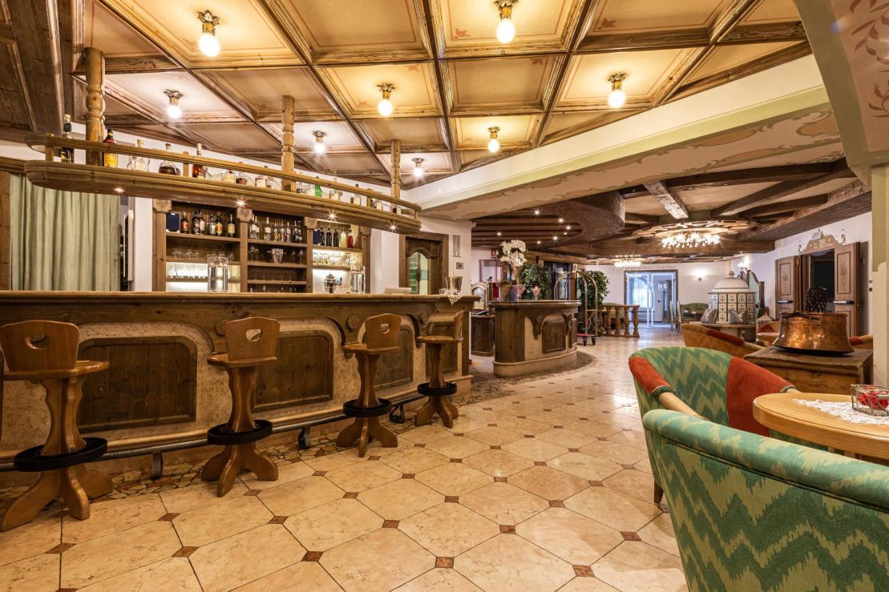 Hotel Soreghes Gran Chalet Campitello di Fassa Bagian luar foto