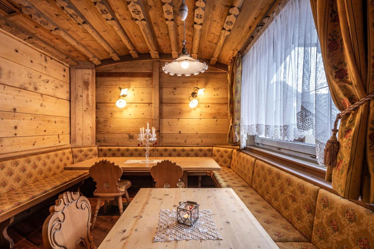 Hotel Soreghes Gran Chalet Campitello di Fassa Bagian luar foto