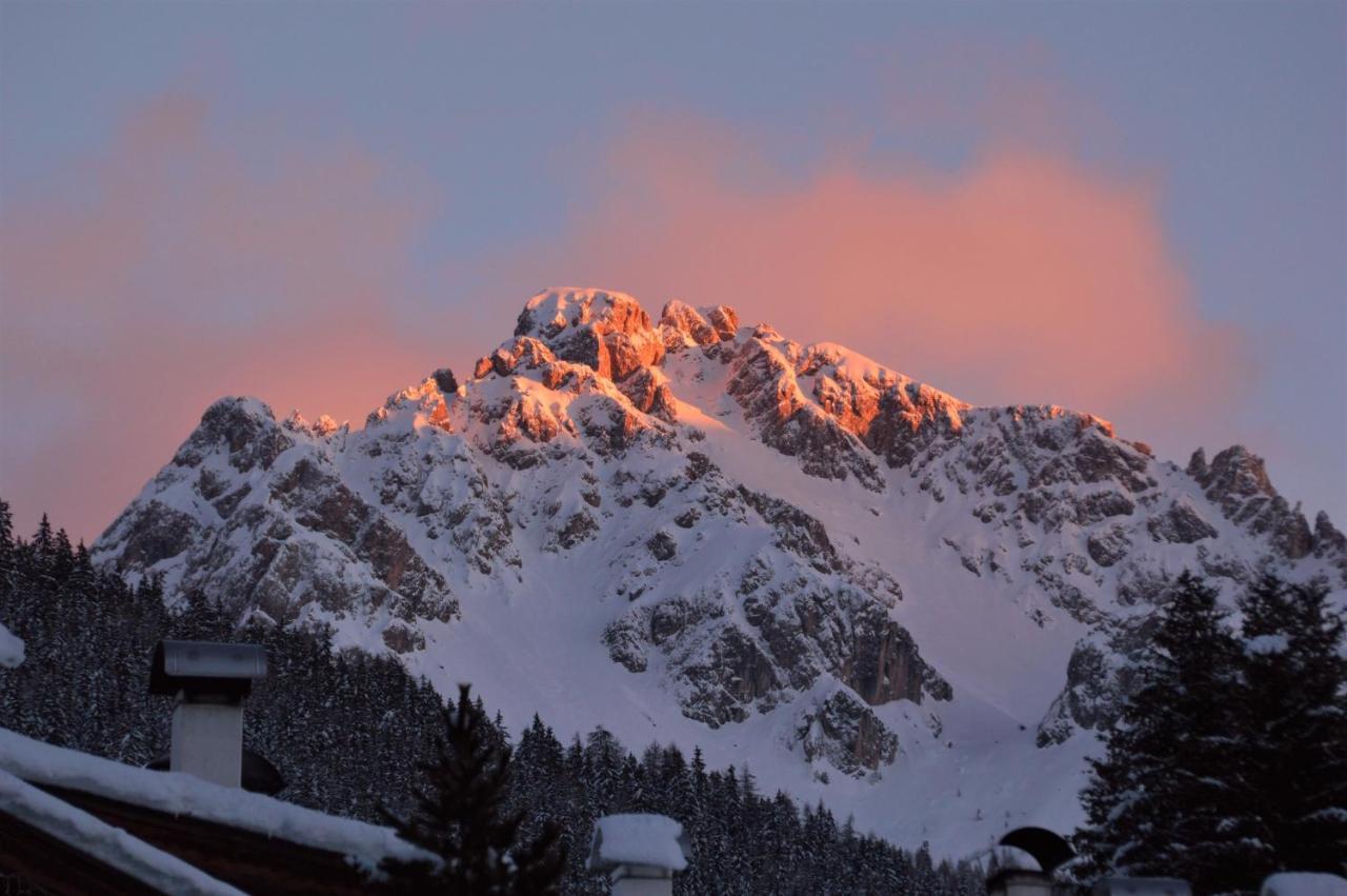 Hotel Soreghes Gran Chalet Campitello di Fassa Bagian luar foto