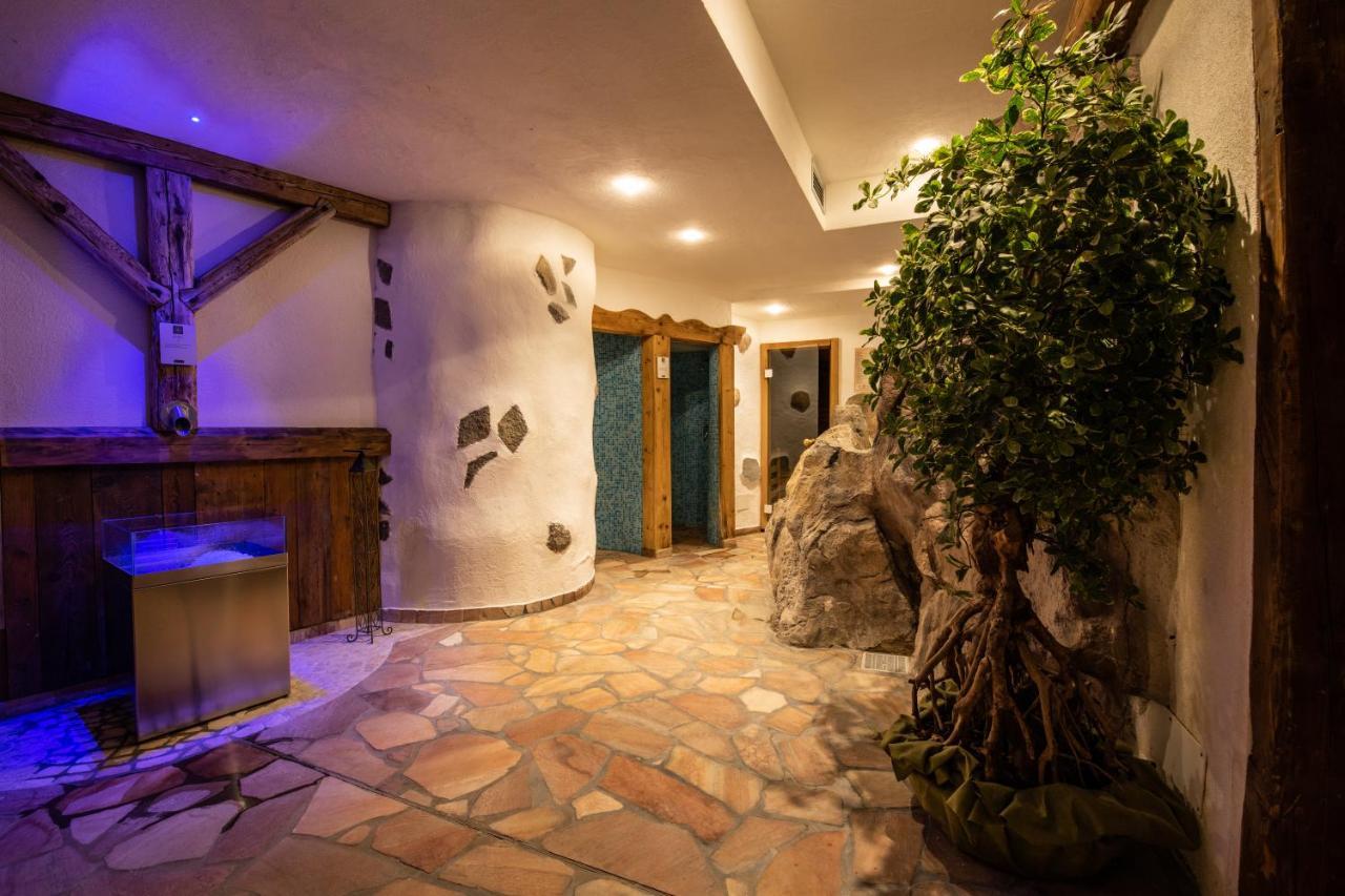 Hotel Soreghes Gran Chalet Campitello di Fassa Bagian luar foto