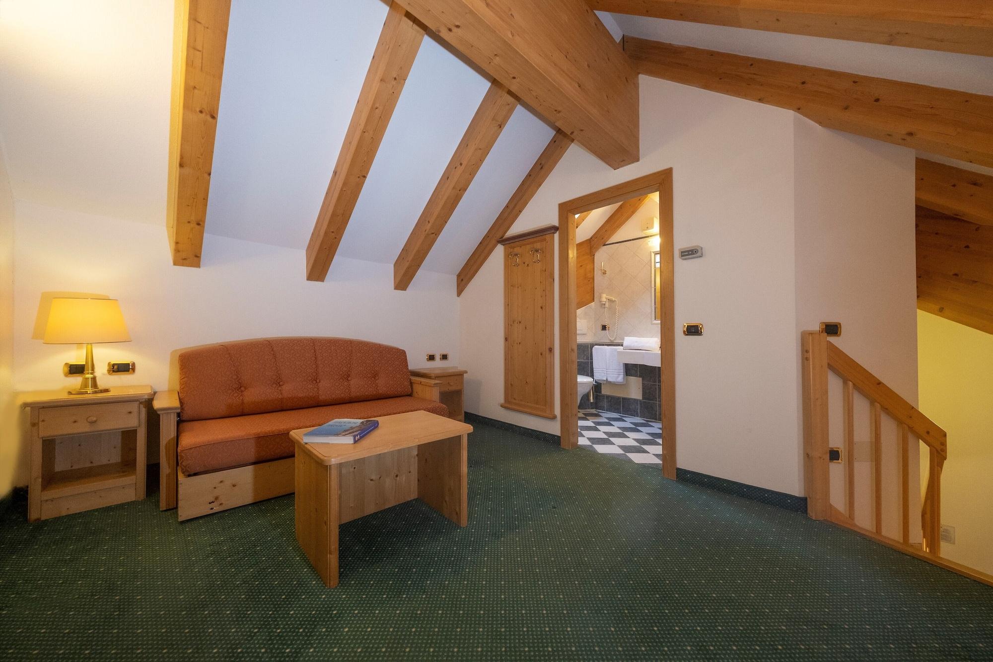 Hotel Soreghes Gran Chalet Campitello di Fassa Bagian luar foto