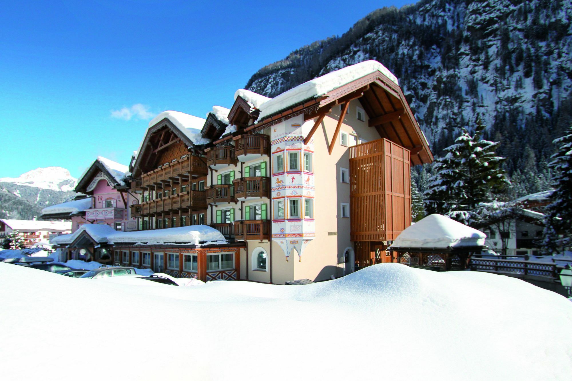 Hotel Soreghes Gran Chalet Campitello di Fassa Bagian luar foto
